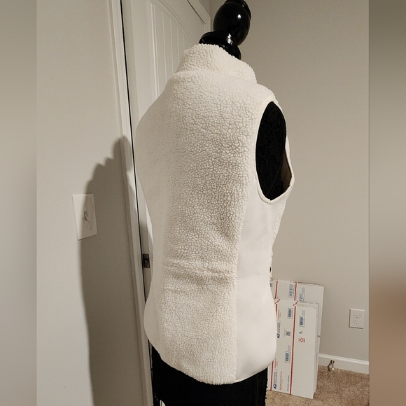 Fabletics vest. - Picture 4 of 6